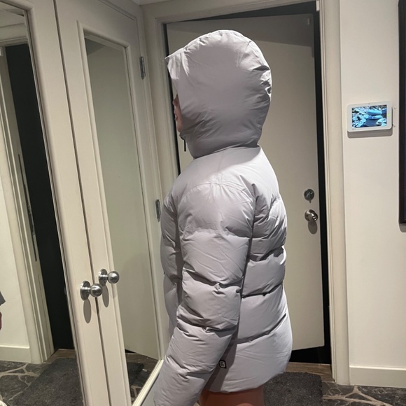 Aritzia waterproof Superpuff - Picture 3 of 9